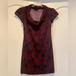 Maroon/black shirt-sleeved dress